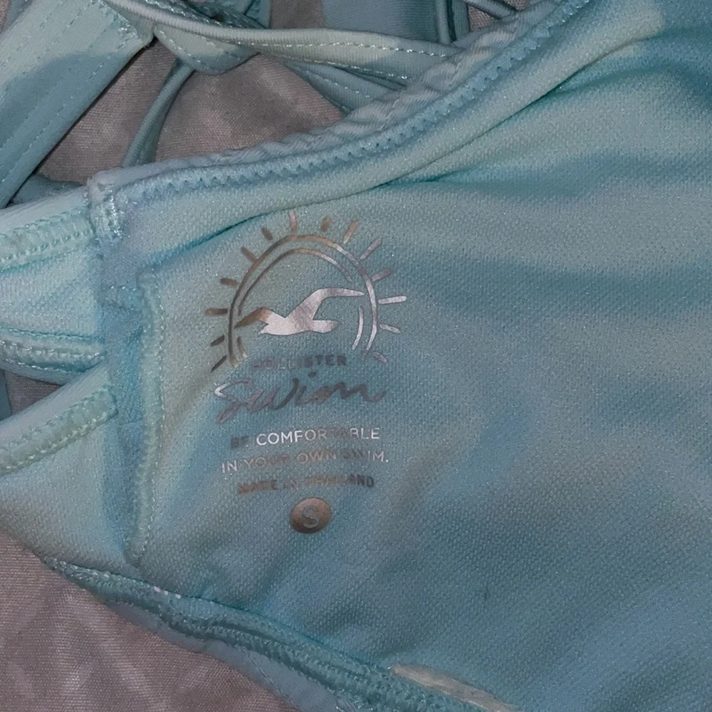 blue hollister bikini top and bottom - Picture 3 of 6